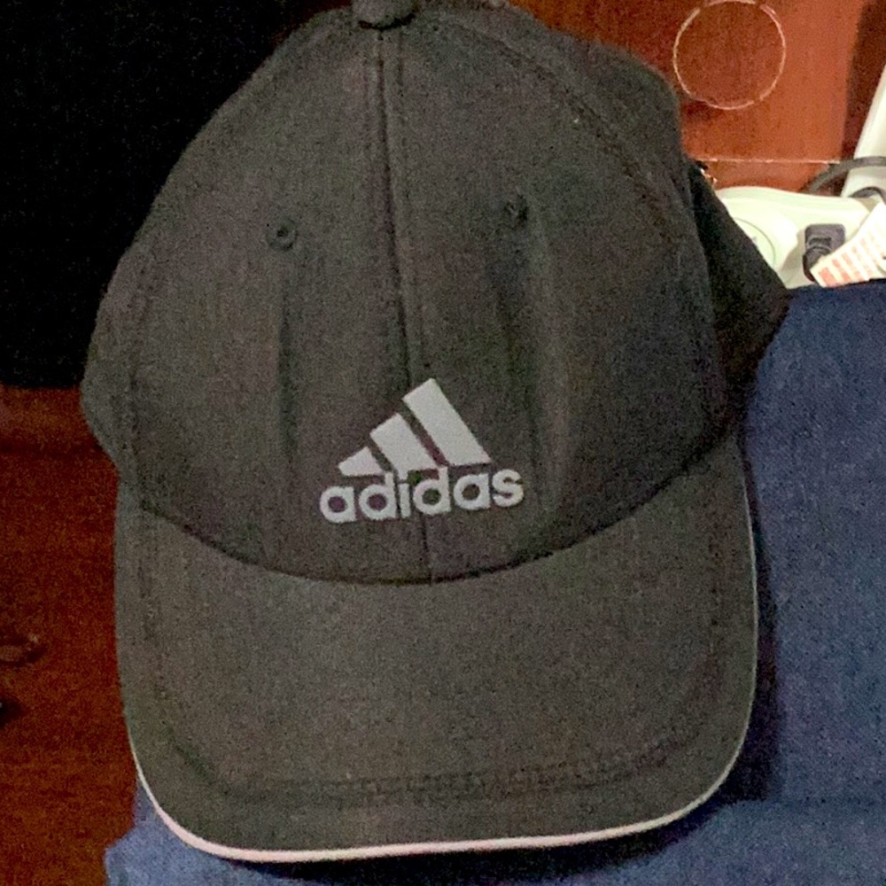 Men’s Adidas Aero ready Adjustable Hat in black/grey